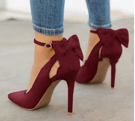 Tacones stilettos con lazo para mujer.