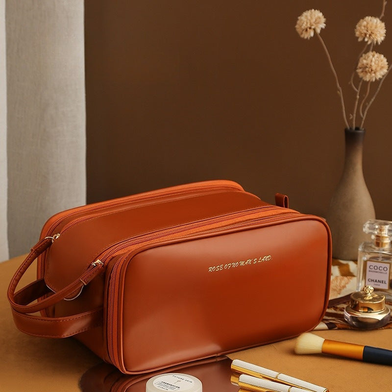 Bolsa de cosméticos con diseño en forma de U con cremallera doble de tres capas Bolsas de maquillaje de alta capacidad a la moda Bolsa de almacenamiento de cuero Pu portátil para productos para el cuidado de la piel