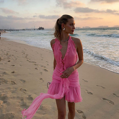 Vestido con volantes plisados ​​y encogidos con flores tridimensionales y cuello colgante