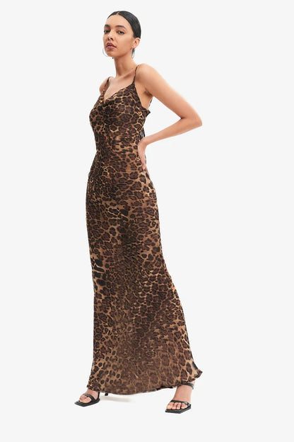 Vestido con estampado de leopardo y tirantes