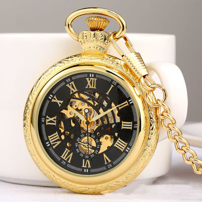 Reloj de bolsillo vintage con personajes romanos y corona.