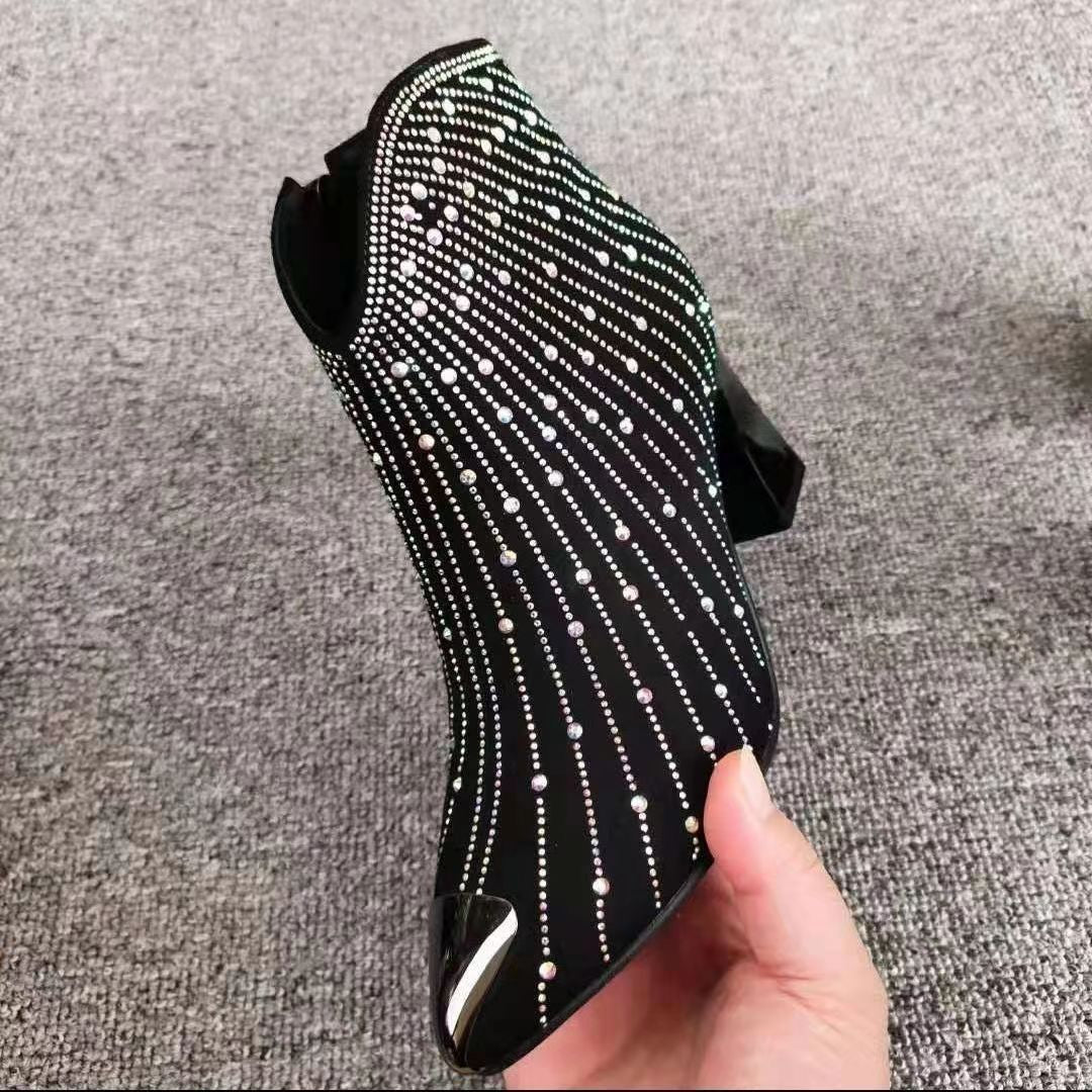 Botines con punta en punta y tacón alto con diamantes de imitación estrellados