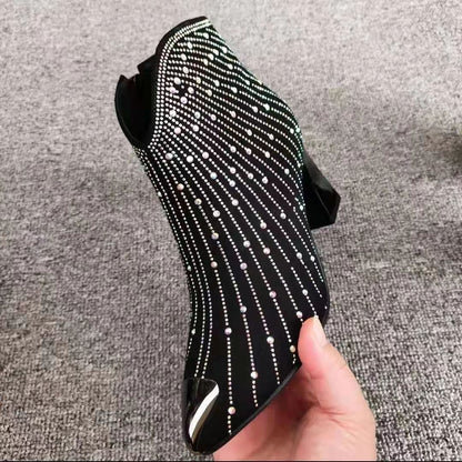 Botines con punta en punta y tacón alto con diamantes de imitación estrellados