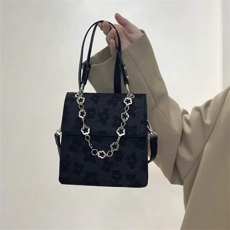 Adorable bolso de mano / bolso cruzado de cuero negro floral retro 