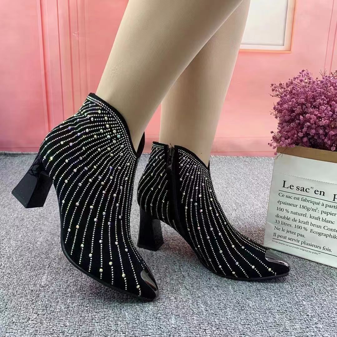 Botines con punta en punta y tacón alto con diamantes de imitación estrellados