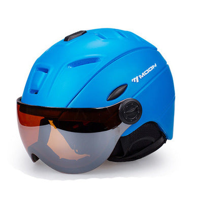 Casco de seguridad para adultos con gafas integradas.