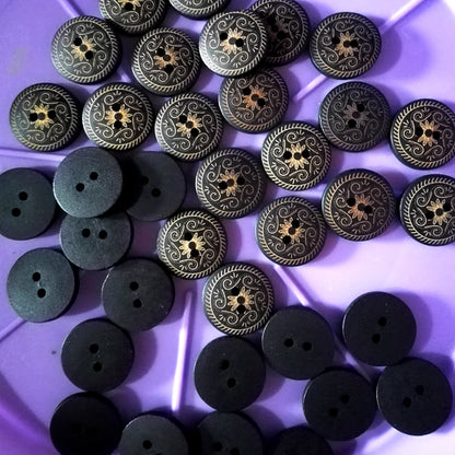 50 Pcs 18mm Round Wood Two Hole Buttons Floral Carved Craft Sewing Accessories