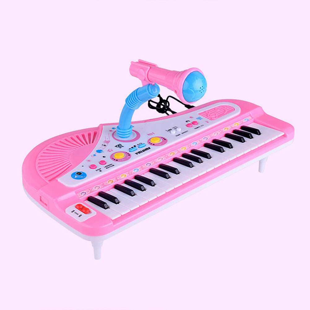 Piano electrónico de 37 teclas con micrófono para niños tocando instrumento musical de juguete