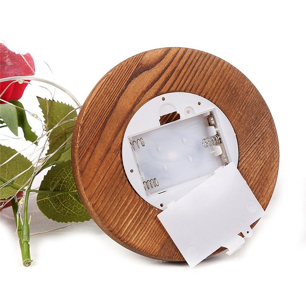 1 rosa de La Bella y La Bestia y luz LED con pétalos caídos en cúpula de cristal sobre una base de madera para regalo 