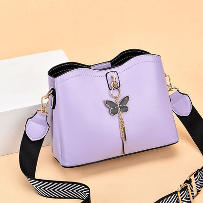 Bolso de hombro tipo mensajero blanco con mariposa negra