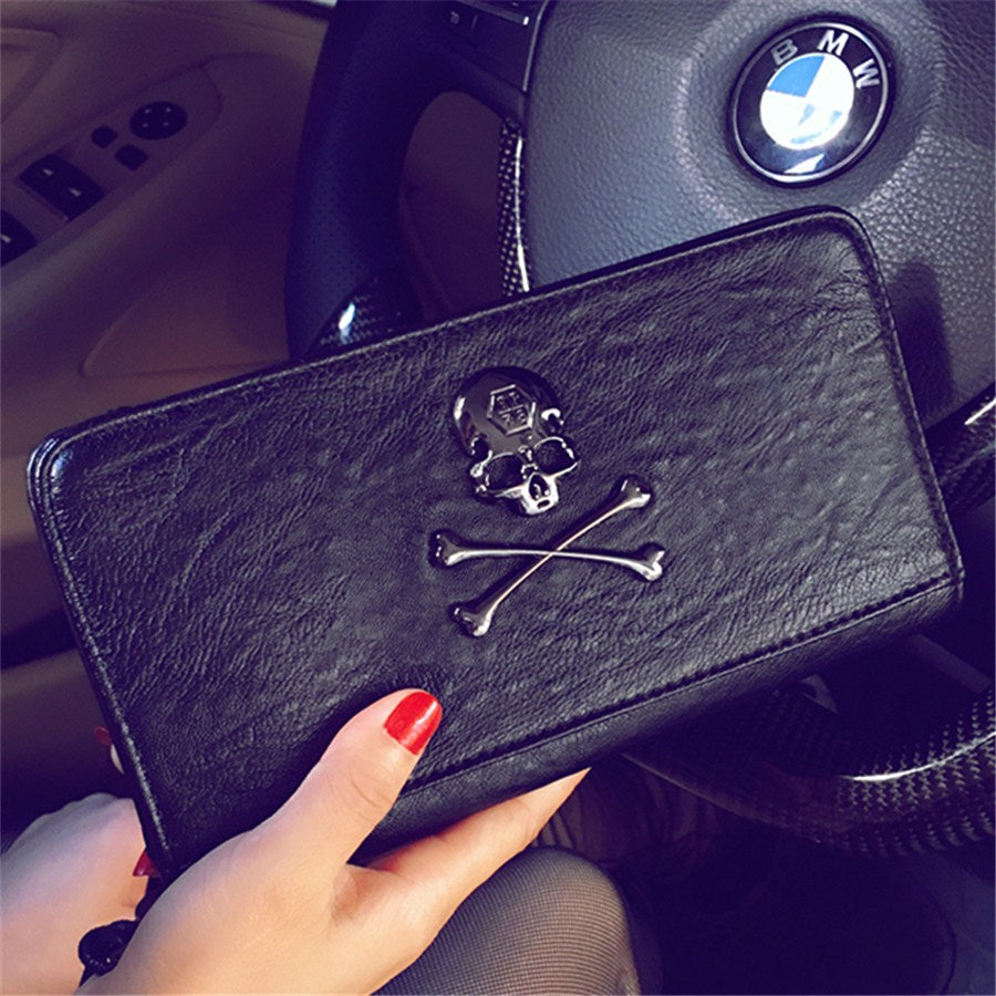 Cartera blanda de mujer con calaveras