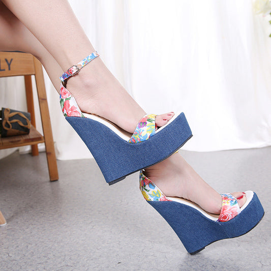 Wedge printed sandals