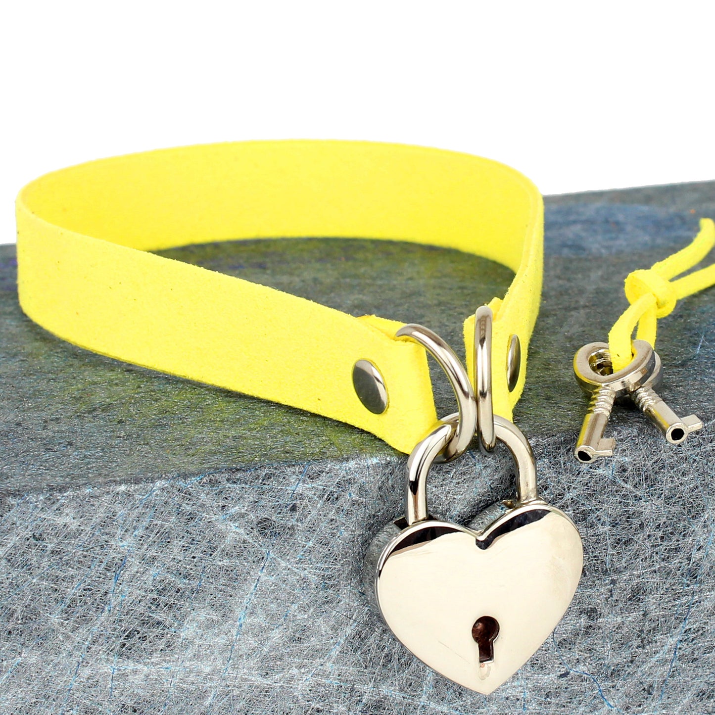 Sexy erotic bondage peach heart love lock collar