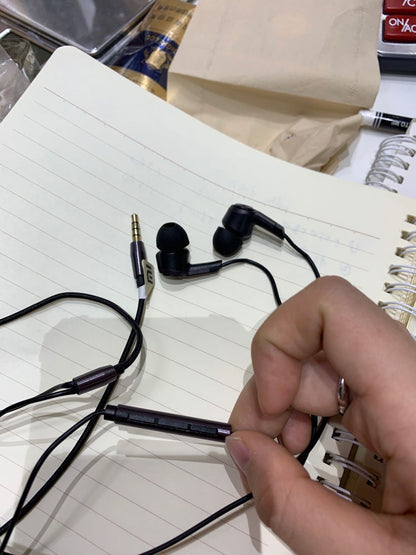 Nuevos auriculares internos con pistón de mijo aplicables, nuevos auriculares de titanio vacíos, medidor de cinco auriculares, control de cable en caja en los auriculares