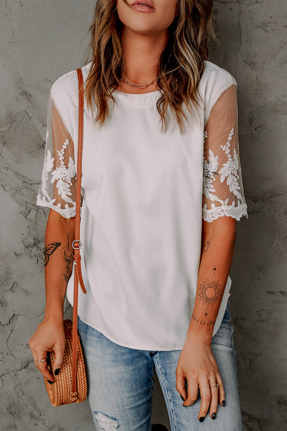 Top de patchwork con mangas de encaje floral blanco 