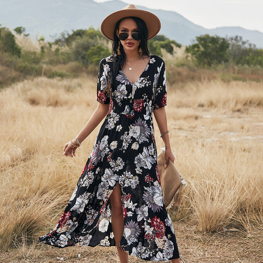 Vestido de playa floral de verano con cuello en V y cintura elástica.