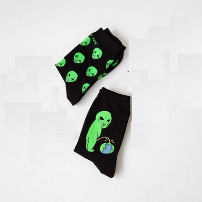 Alien Pee Print Mujeres Hombres Casual Cómodo Algodón Divertido Mediados De Pantorrilla Calcetines