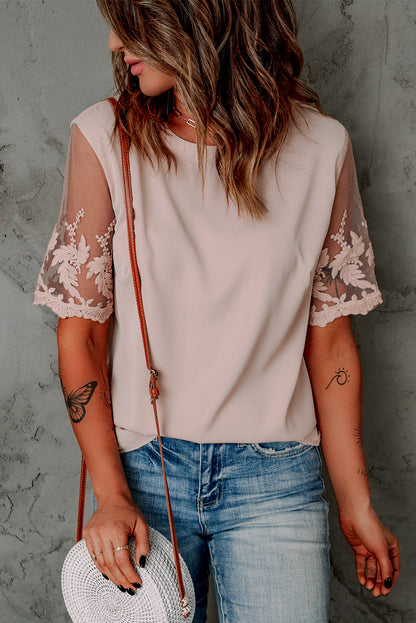 Top de patchwork con mangas de encaje floral blanco 