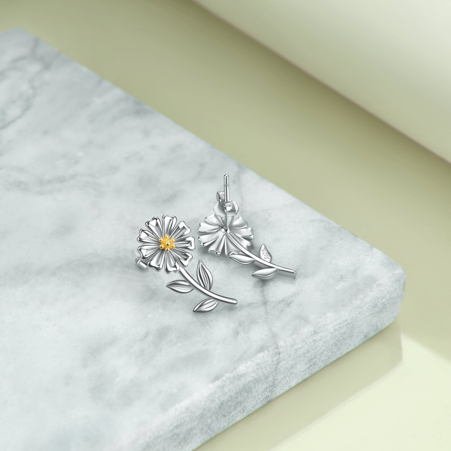 .925 Sterling Silver Daisy Flower Stud Earrings
