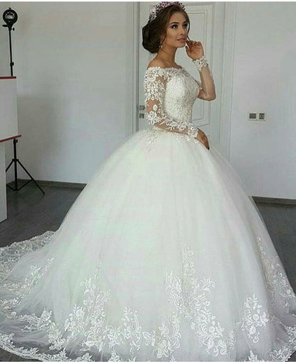 Atractivo vestido de novia de boda elegante con corte de diseñador personalizado